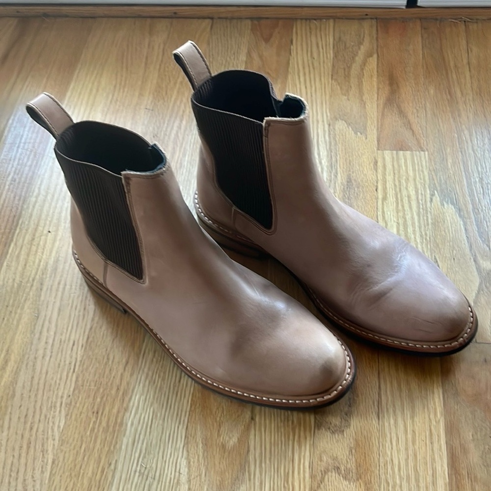 Nisolo Carmen Chelsea Boot - Almond - Size 9